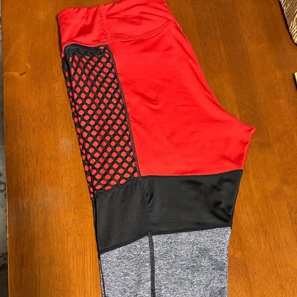 REFLEX Large sporty tights, red m black grey and mesh Colorblock Leggings - Picture 4 of 10